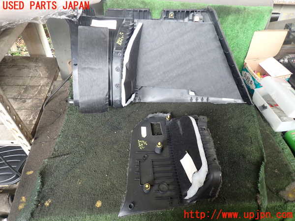 1UPJ-9230227675]ランドローバー・レンジローバー スポーツ(LW3KB)右リアピラートリム 中古_4