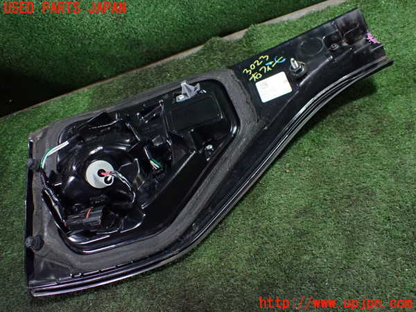 1UPJ-9230231550]エスティマ(ACR50W)右リアフィニッシャー 中古_3