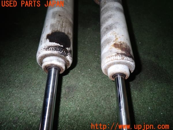 3UPJ=9230240408]ジムニーシエラ(JB32W 2型)社外 フロントショックアブソーバー 中古_5