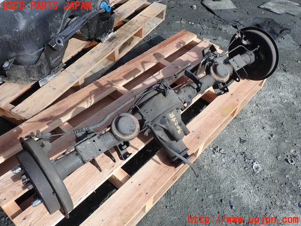1UPJ-9230244400]ジムニー シエラ(JB32W)リアデフホーシング 中古_2