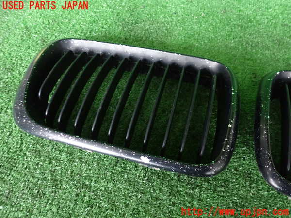 2UPJ-9230261050]BMW 318is クーペ(BE19)(E36)ラジエターグリル 【ジャンク品】 中古_3
