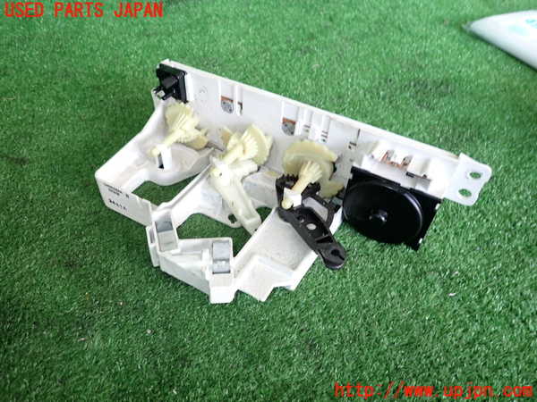 2UPJ-9230296066]PTクルーザー(PT2K20)エアコンスイッチ1 中古_2