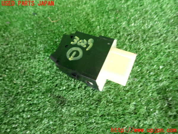 2UPJ-9230296306]PTクルーザー(PT2K20)スイッチ1 (TRAC OFF) 中古_2