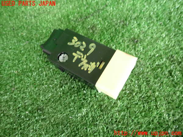 2UPJ-9230296300]PTクルーザー(PT2K20)デフォッガースイッチ 中古_2