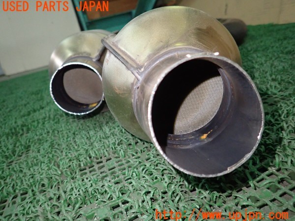 3UPJ=9230300159]BMW M4 クーペ(3C30 F82)純正 7850082 触媒 中古_4