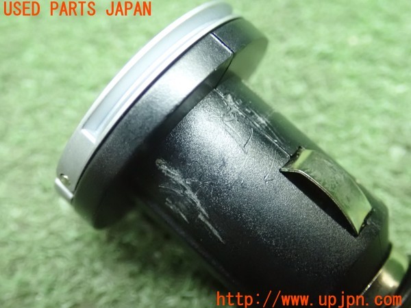 3UPJ=9230300512]BMW M4 クーペ(3C30 F82)純正 65412166411-1 USBチャージャー シガーソケット 中古_4