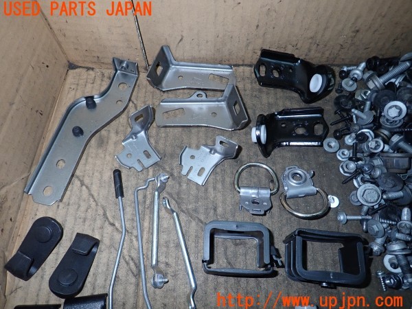 3UPJ=9230300720]BMW M4 クーペ(3C30 F82)ネジ・ナット・ステー類 セット ジャンク_2