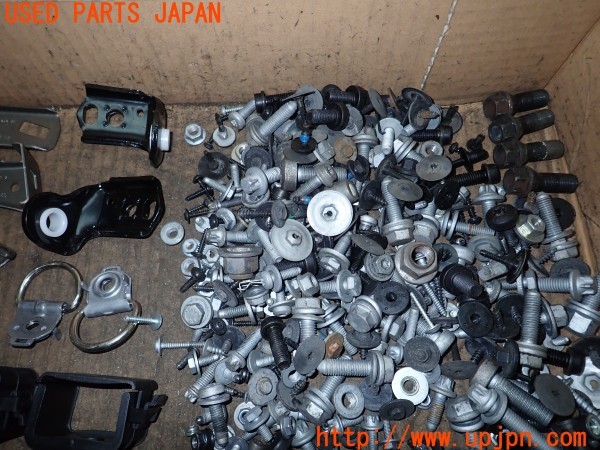3UPJ=9230300720]BMW M4 クーペ(3C30 F82)ネジ・ナット・ステー類 セット ジャンク_4
