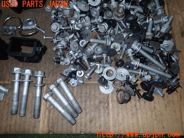 3UPJ=9230300720]BMW M4 クーペ(3C30 F82)ネジ・ナット・ステー類 セット ジャンク_5