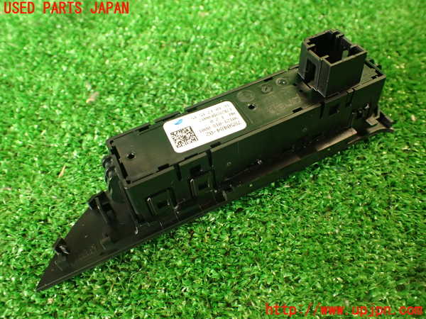 2UPJ-9230306308]BMW M4 クーペ(3C30)(F82)スイッチ3 (DSC OFF、ソナー他) 中古_3
