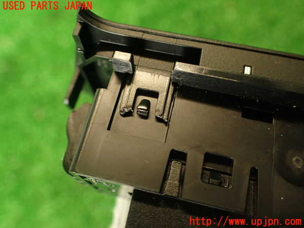 2UPJ-9230306308]BMW M4 クーペ(3C30)(F82)スイッチ3 (DSC OFF、ソナー他) 中古_4