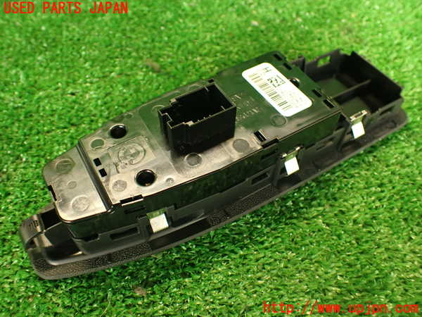 2UPJ-9230306240]BMW M4 クーペ(3C30)(F82)右パワーウィンドウスイッチ 中古_4