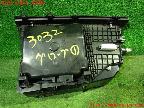1UPJ-9230327516]BMW 528i(FR30 F10)グローブボックス1 中古_3