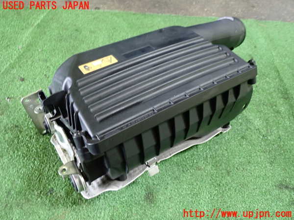 1UPJ-9230342560]ベンツ C200 W205(205042C)エアクリーナーボックス 中古_4