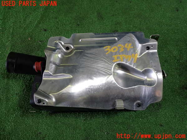1UPJ-9230342560]ベンツ C200 W205(205042C)エアクリーナーボックス 中古_5