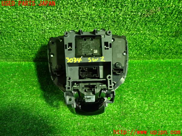 1UPJ-9230346307]ベンツ C200 W205(205042C)スイッチ2 (ナビメニュー等) 中古_3