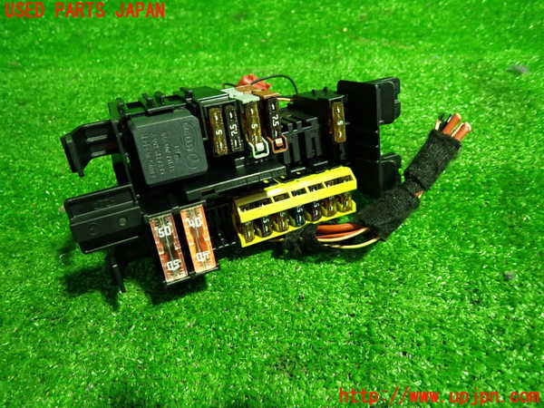 1UPJ-9230346742]ベンツ C200 W205(205042C)ヒューズボックス2 中古_2