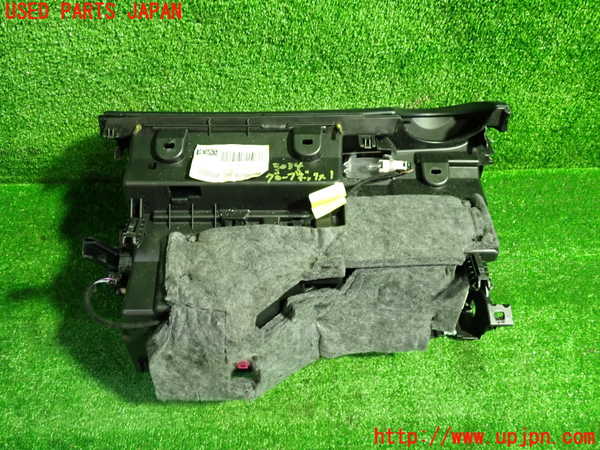1UPJ-9230347516]ベンツ C200 W205(205042C)グローブボックス1 中古_3