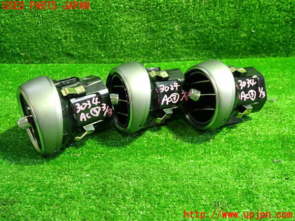 1UPJ-9230347528]ベンツ C200 W205(205042C)エアコン吹き出し口3 (真中) 中古_4