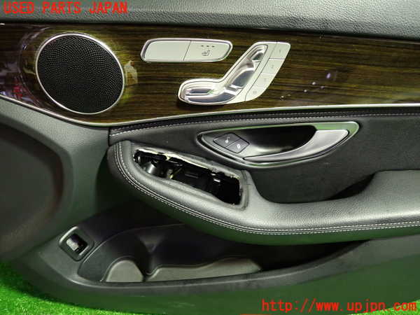 1UPJ-9230341234]ベンツ C200 W205(205042C)右前ドア内張り 中古_2