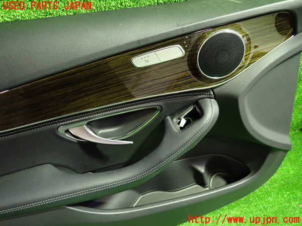 1UPJ-9230341264]ベンツ C200 W205(205042C)左前ドア内張り 中古_2