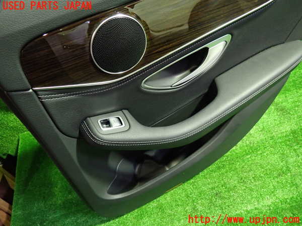 1UPJ-9230341294]ベンツ C200 W205(205042C)右後ドア内張り 中古_2