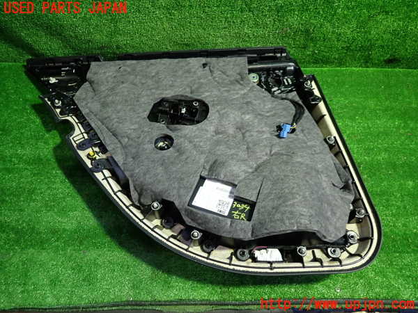 1UPJ-9230341294]ベンツ C200 W205(205042C)右後ドア内張り 中古_3