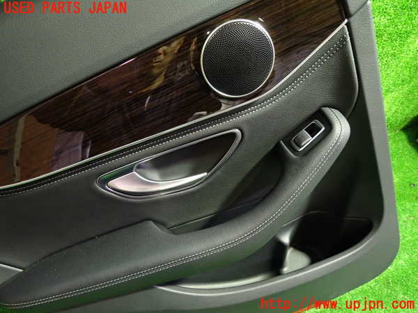 1UPJ-9230341324]ベンツ C200 W205(205042C)左後ドア内張り 中古_2