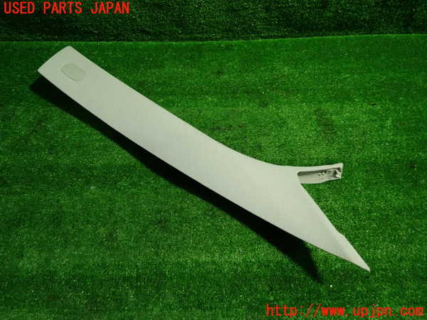 1UPJ-9230347655]ベンツ C200 W205(205042C)右フロントピラートリム 中古_2