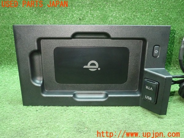 3UPJ=9230360580]MIRAI(ミライ)(JPD10)純正 861C0-62010 ワイヤレスチャージャー ワイヤレス充電器 中古_3