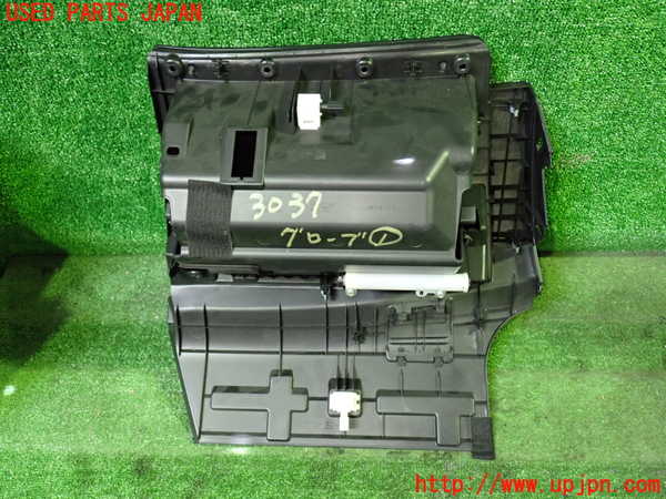 1UPJ-9230377516]エルグランド(TE52)グローブボックス1 中古_3