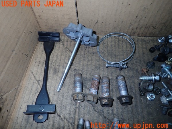 3UPJ=9230380720]クラウンエステート アスリート(JZS171W)ネジ・ナット・ステー類 セット ジャンク_2