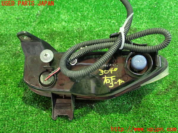 1UPJ-9230401150]スカイライン(YV37)右コーナーランプ 中古_2