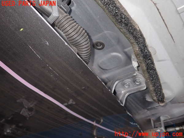 1UPJ-9230401230]スカイライン(YV37)右前ドア 中古 NSG M5O8 43R-00012_3