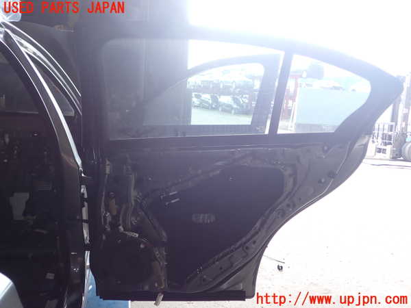 1UPJ-9230401290]スカイライン(YV37)右後ドア 中古 AGC M2L3_4