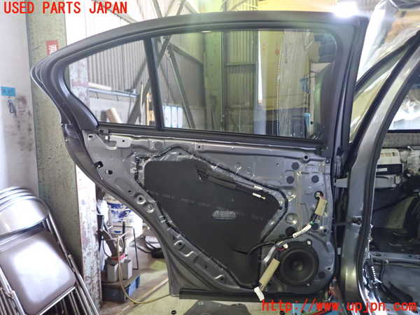 1UPJ-9230401320]スカイライン(YV37)左後ドア 中古 AGC M2L3_4
