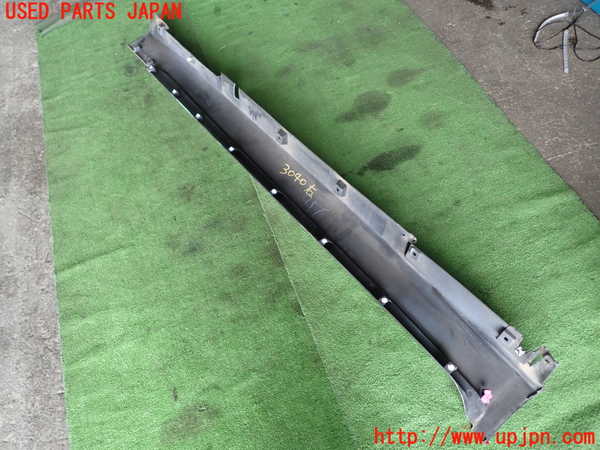 1UPJ-9230401390]スカイライン(YV37)右サイドステップ 中古_5