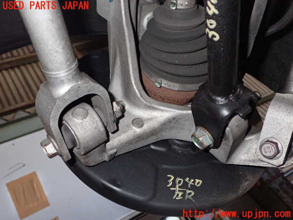1UPJ-9230404305]スカイライン(YV37)左リアナックルハブ 中古_2