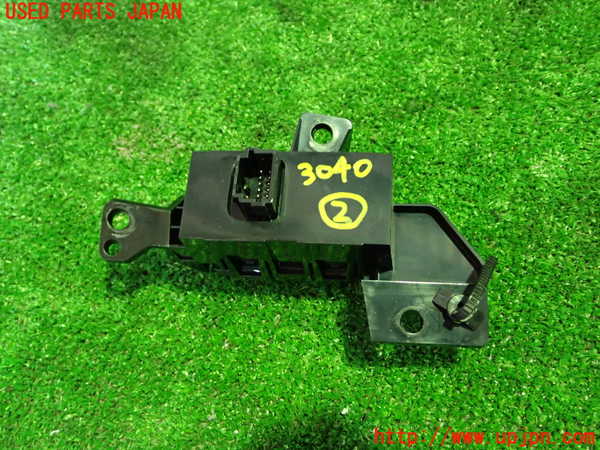1UPJ-9230406307]スカイライン(YV37)スイッチ2(トランク アイドリングストップOFF 横滑り防止OFF) 中古_2
