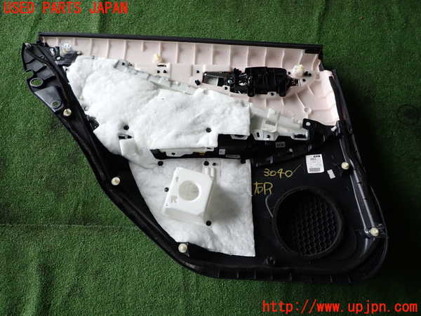 1UPJ-9230401294]スカイライン(YV37)右後ドア内張り 中古_3