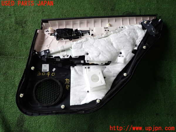 1UPJ-9230401324]スカイライン(YV37)左後ドア内張り 中古_3
