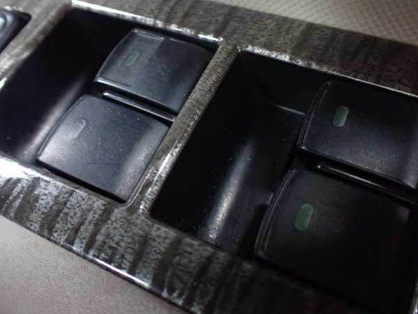 1UPJ-9230446240]エスティマハイブリッド(AHR20W)右前パワーウィンドウスイッチ 中古_3