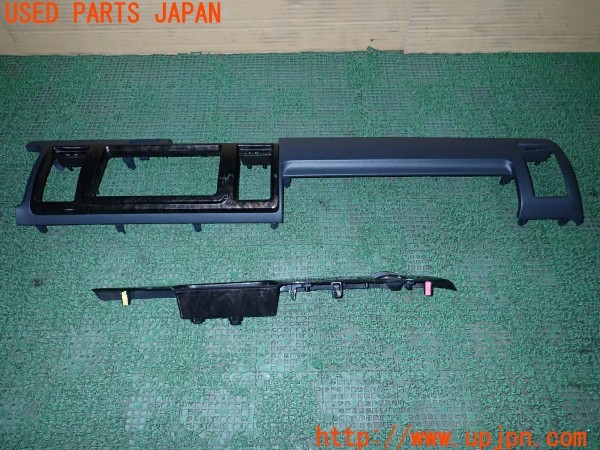 3UPJ=9230450001]ハイエースバン 200系(TRH200V 5型)純正 インストルメントパネル  ウィンドウスイッチパネル 木目調 内装パネル 中古_2