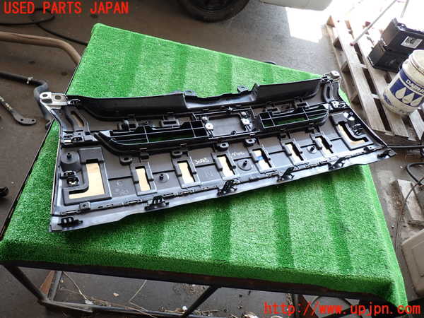 2UPJ-9230451050]ハイエースバン200系(TRH200V)ラジエターグリル 中古_5