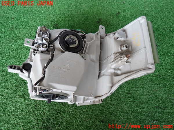 2UPJ-9230451130]ハイエースバン200系(TRH200V)右ヘッドライト LED (ジャンク品) 中古_4