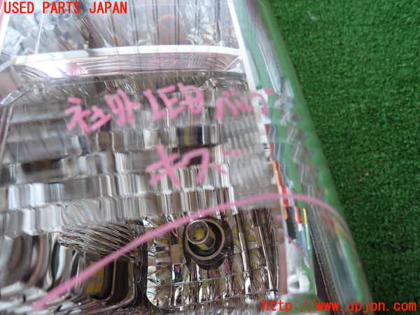2UPJ-9230451530]ハイエースバン200系(TRH200V)右テールランプ 中古_2