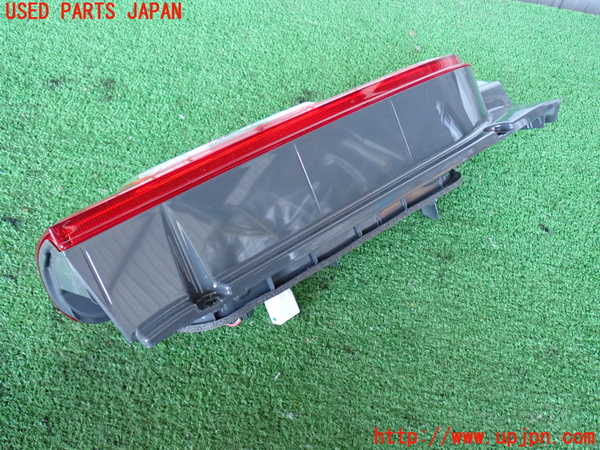 2UPJ-9230451536]ハイエースバン200系(TRH200V)左テールランプ 中古_3