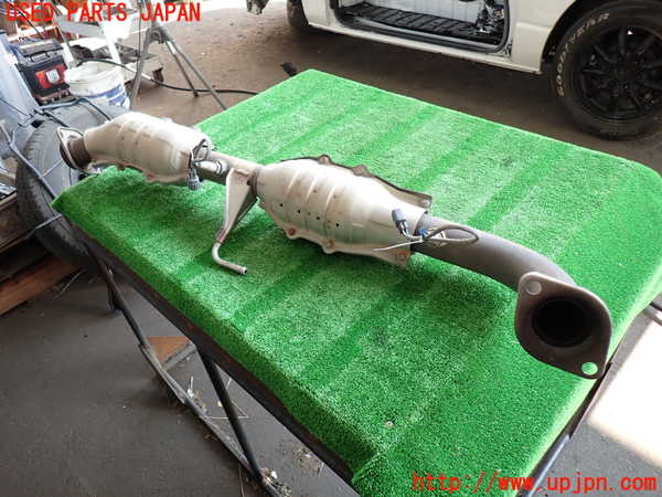 2UPJ-9230452661]ハイエースバン200系(TRH200V)触媒1 中古_3