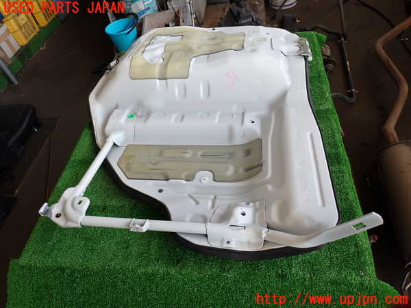 2UPJ-9230452160]ハイエースバン200系(TRH200V)エンジンアッパーカバー (ジャンク品) 中古_2