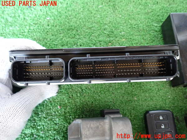 2UPJ-9230456110]ハイエースバン200系(TRH200V)エンジンコンピューター 中古_3